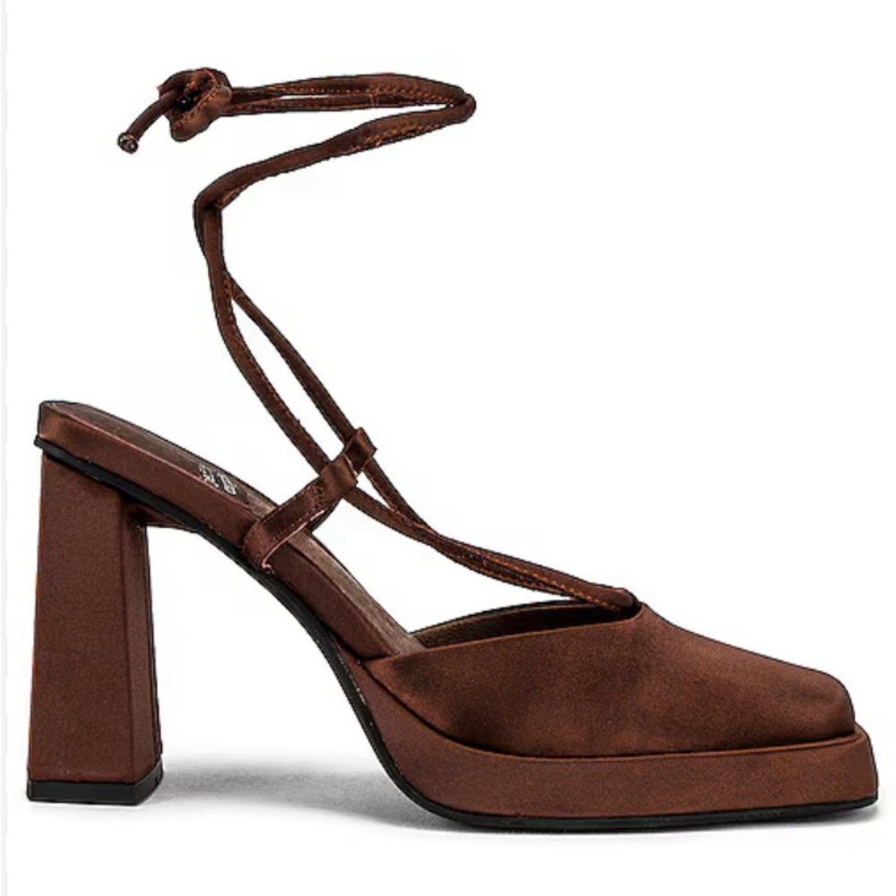 SMOKED PLATFORM HEEL IN CHOCOLATE SATIN
Jeffrey Campbell
